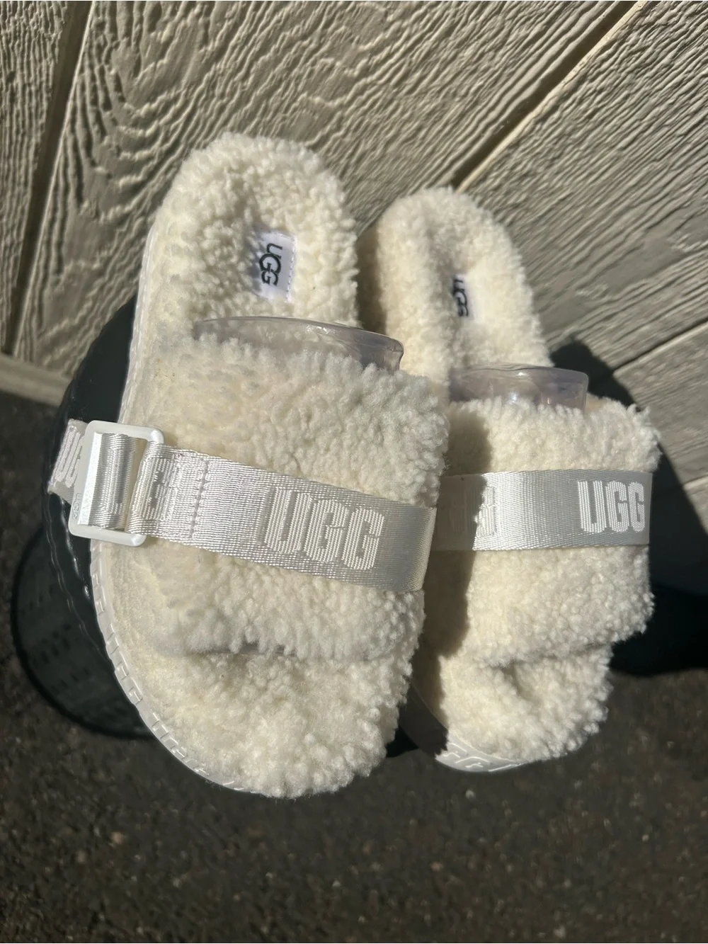 UGG - Fluffita Slide White Shearling Platform Sandals Sz 6